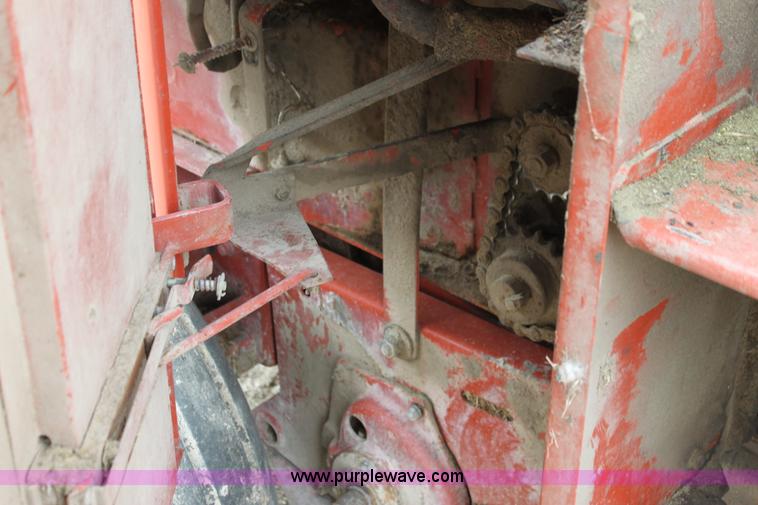 image for item AE9233 Hesston 560 round baler