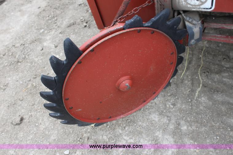 image for item AE9233 Hesston 560 round baler