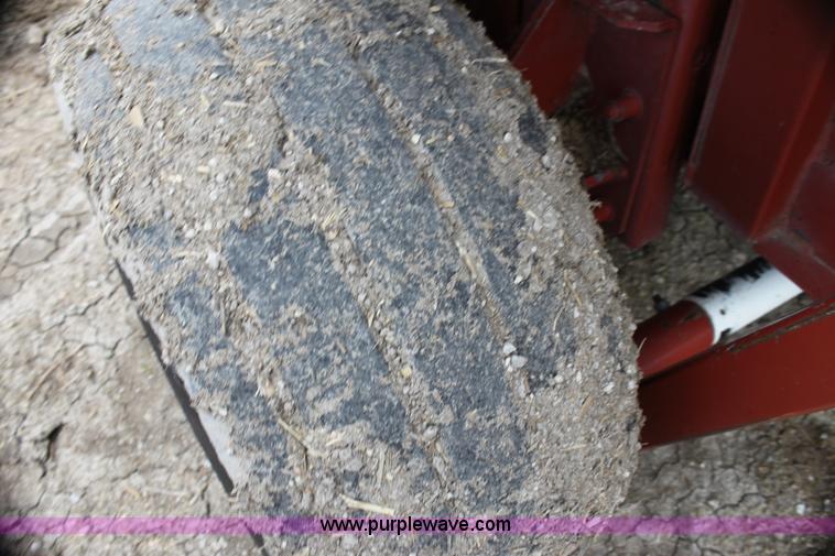 image for item AE9233 Hesston 560 round baler