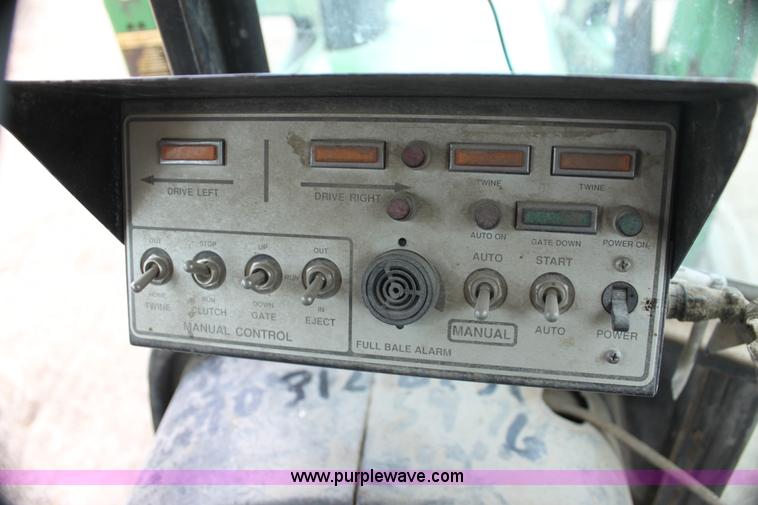 image for item AE9233 Hesston 560 round baler