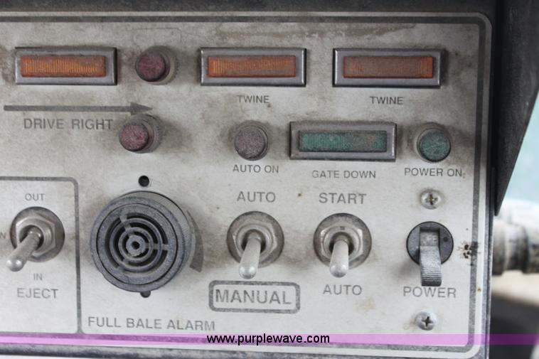 image for item AE9233 Hesston 560 round baler