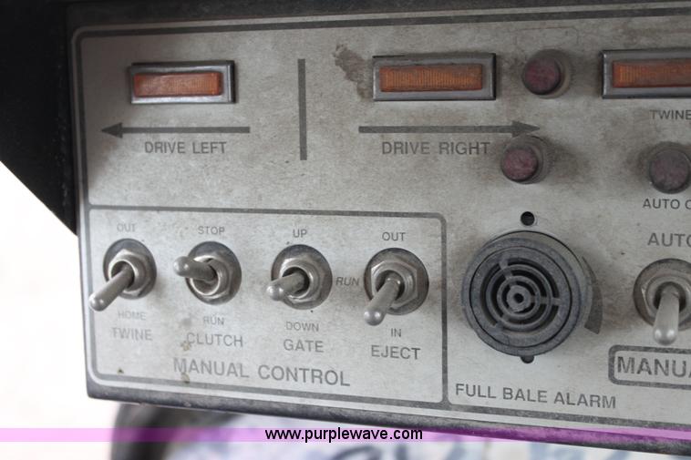 image for item AE9233 Hesston 560 round baler