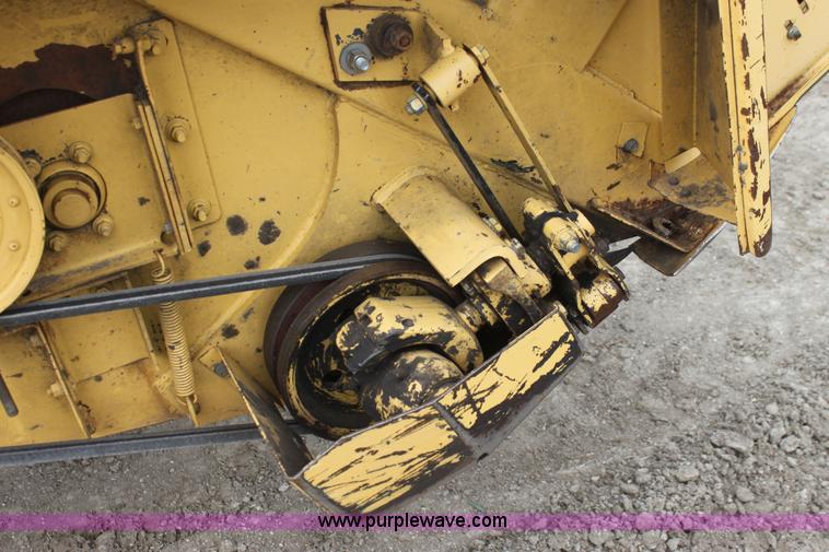 image for item AE9234 1997 New Holland 2450 self-propelled swather