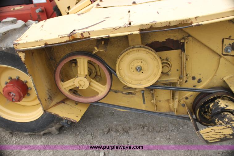 image for item AE9234 1997 New Holland 2450 self-propelled swather