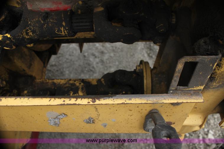 image for item AE9234 1997 New Holland 2450 self-propelled swather