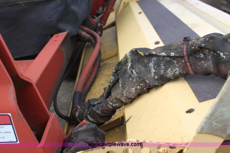 image for item AE9234 1997 New Holland 2450 self-propelled swather