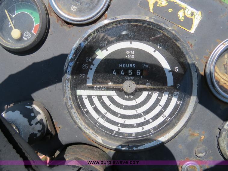 image for item B4771 1966 John Deere 2020 tractor