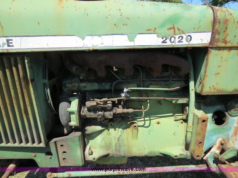 image for item B4771 1966 John Deere 2020 tractor