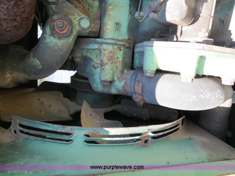 image for item B4771 1966 John Deere 2020 tractor