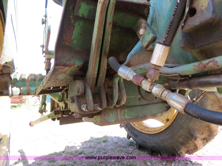 image for item B4771 1966 John Deere 2020 tractor