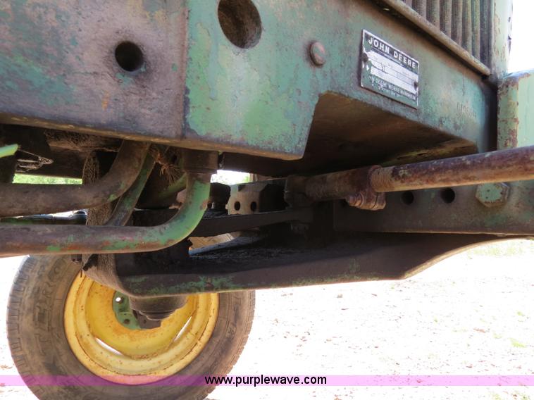 image for item B4771 1966 John Deere 2020 tractor