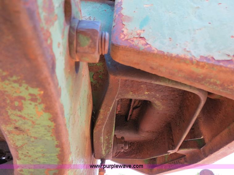 image for item B4771 1966 John Deere 2020 tractor