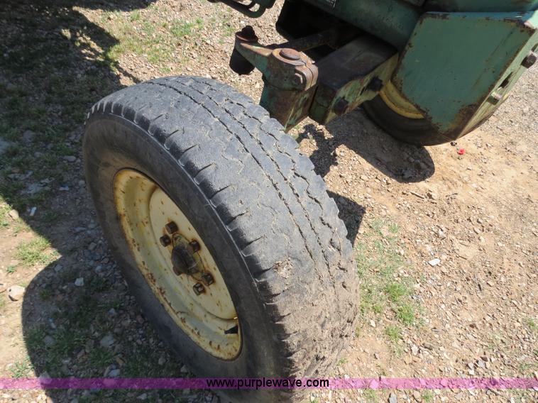 image for item B4771 1966 John Deere 2020 tractor