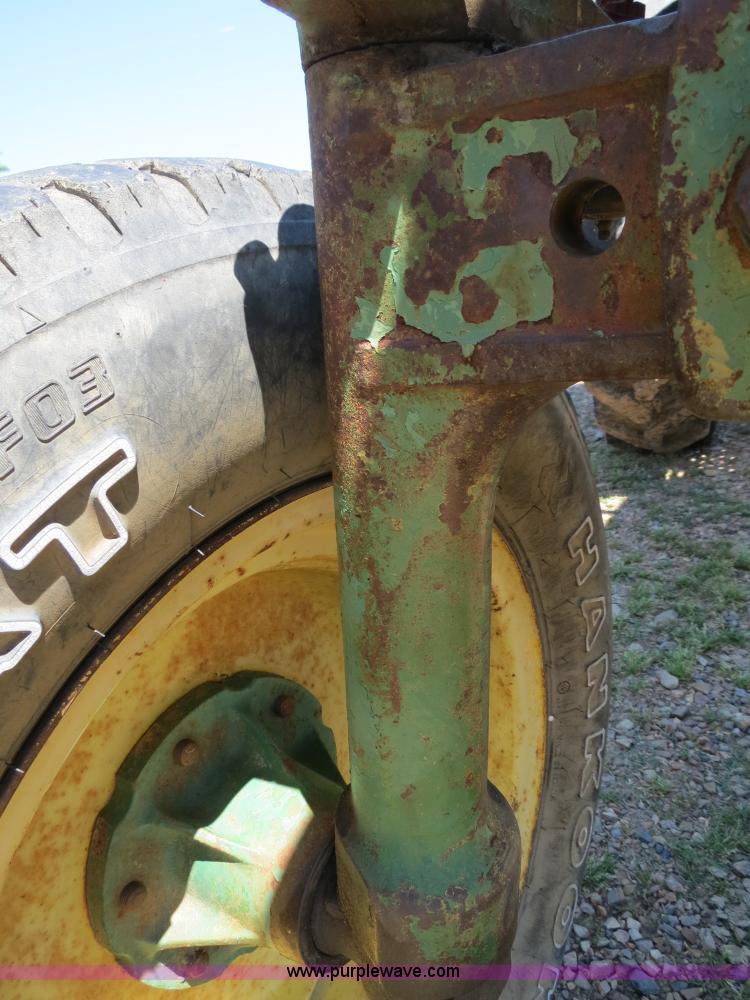 image for item B4771 1966 John Deere 2020 tractor