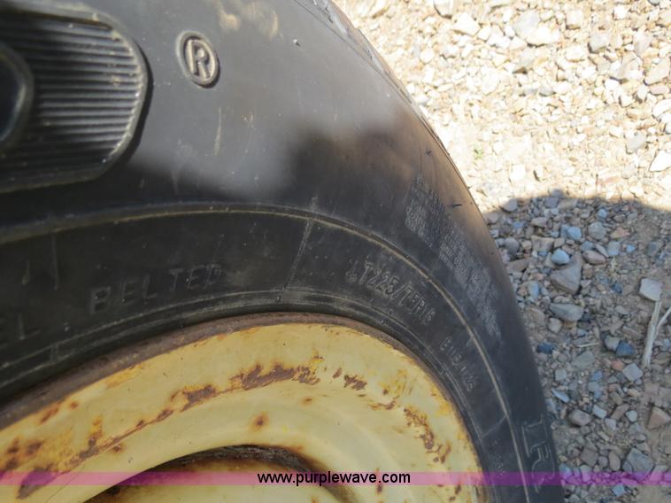 image for item B4771 1966 John Deere 2020 tractor