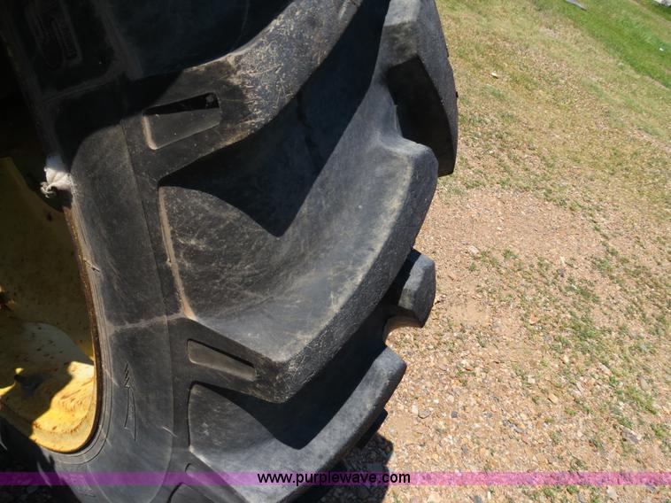 image for item B4771 1966 John Deere 2020 tractor