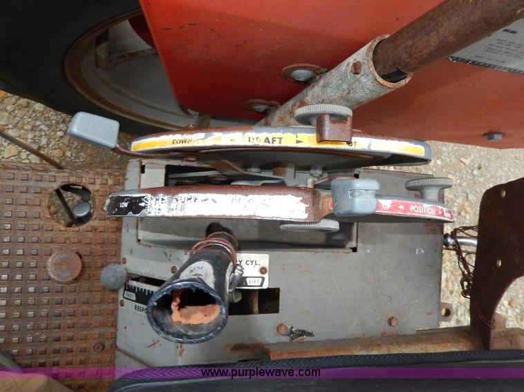 image for item D8098 Massey-Ferguson 180 tractor