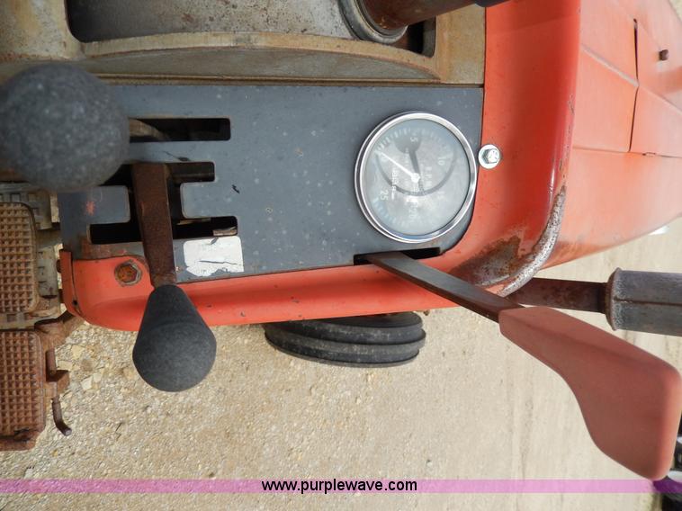 image for item D8098 Massey-Ferguson 180 tractor