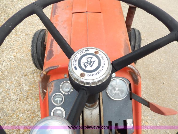 image for item D8098 Massey-Ferguson 180 tractor