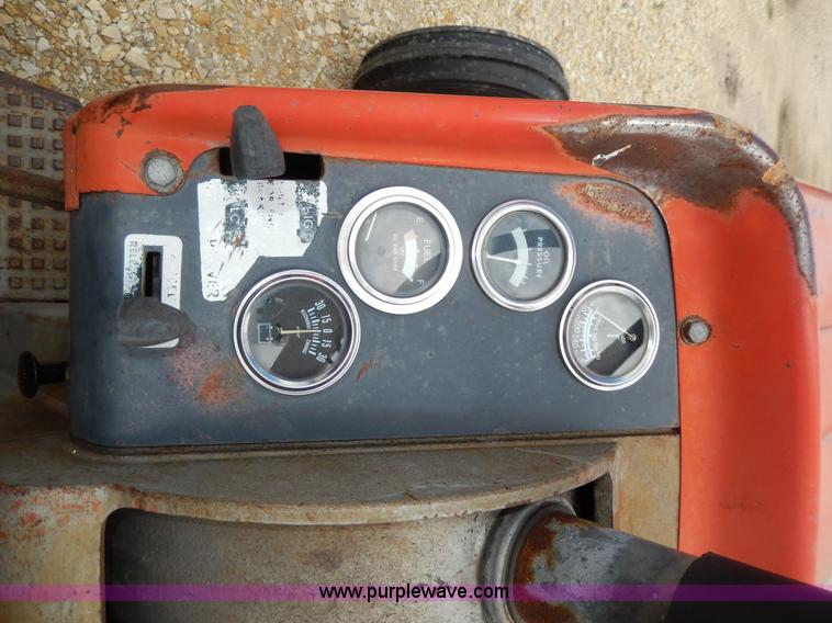 image for item D8098 Massey-Ferguson 180 tractor