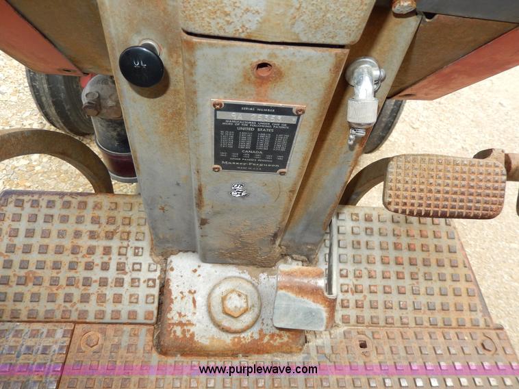 image for item D8098 Massey-Ferguson 180 tractor