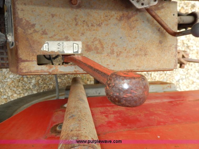 image for item D8098 Massey-Ferguson 180 tractor