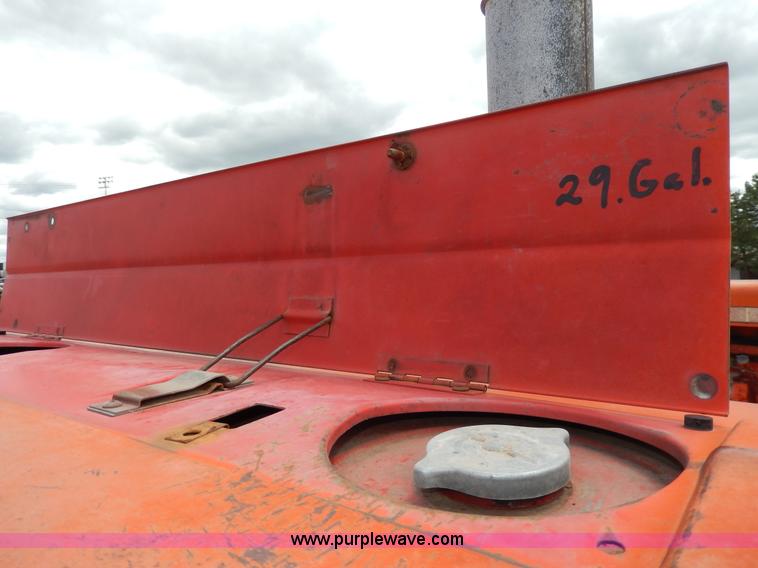 image for item D8098 Massey-Ferguson 180 tractor