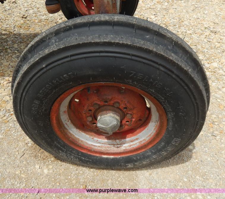 image for item D8098 Massey-Ferguson 180 tractor