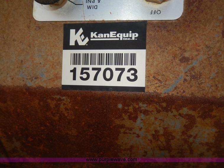 image for item D8098 Massey-Ferguson 180 tractor