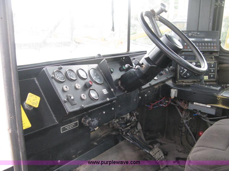 image for item D8298 1995 Ag-Chem TerraGator 1844 sprayer