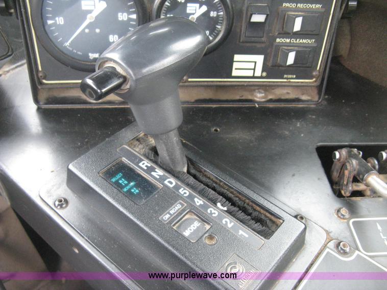 image for item D8298 1995 Ag-Chem TerraGator 1844 sprayer