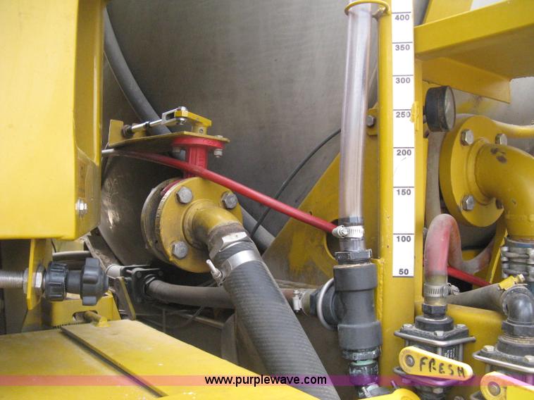 image for item D8298 1995 Ag-Chem TerraGator 1844 sprayer