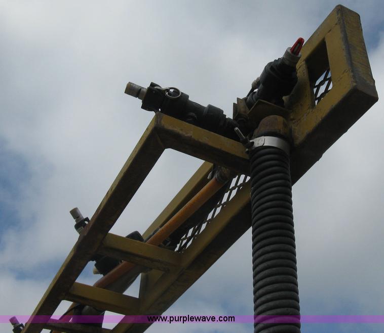 image for item D8298 1995 Ag-Chem TerraGator 1844 sprayer