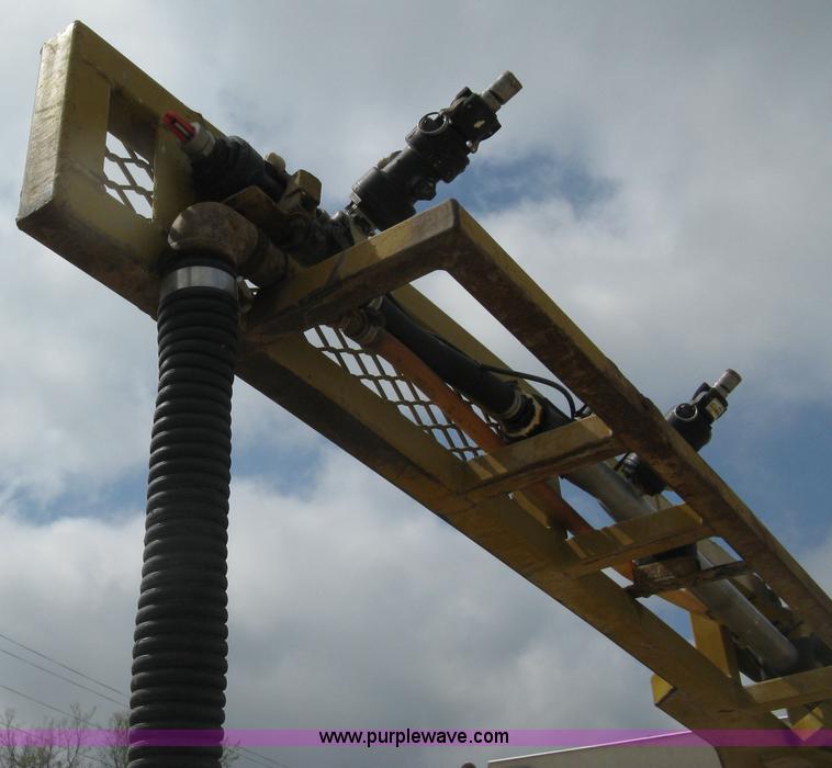 image for item D8298 1995 Ag-Chem TerraGator 1844 sprayer