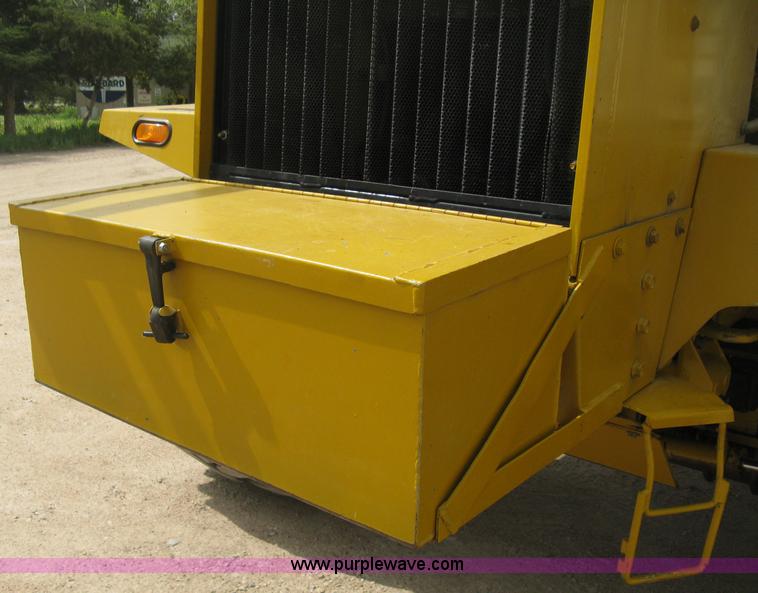 image for item D8298 1995 Ag-Chem TerraGator 1844 sprayer