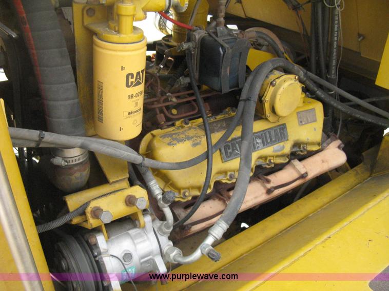 image for item D8298 1995 Ag-Chem TerraGator 1844 sprayer