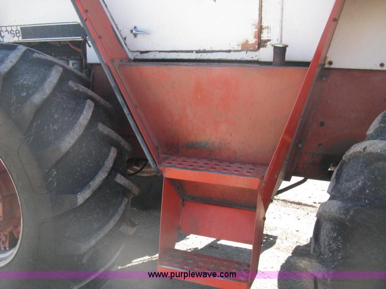 image for item D8327 1974 Case 2470 Traction King 4WD tractor