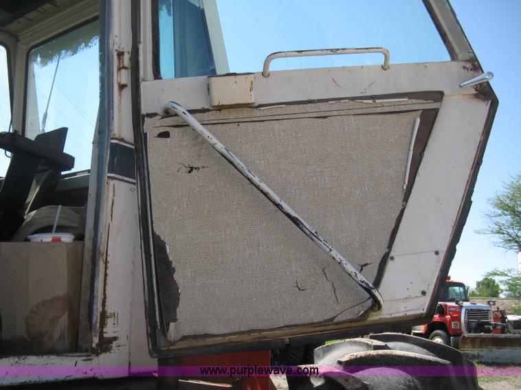 image for item D8327 1974 Case 2470 Traction King 4WD tractor