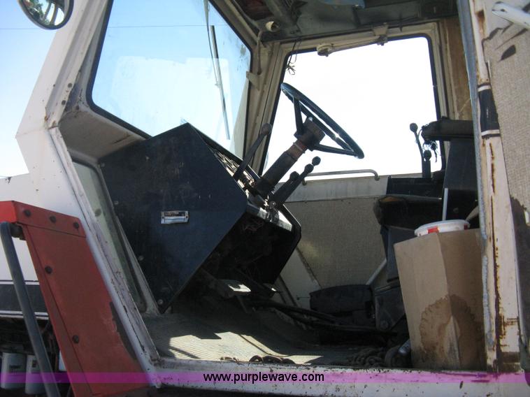 image for item D8327 1974 Case 2470 Traction King 4WD tractor