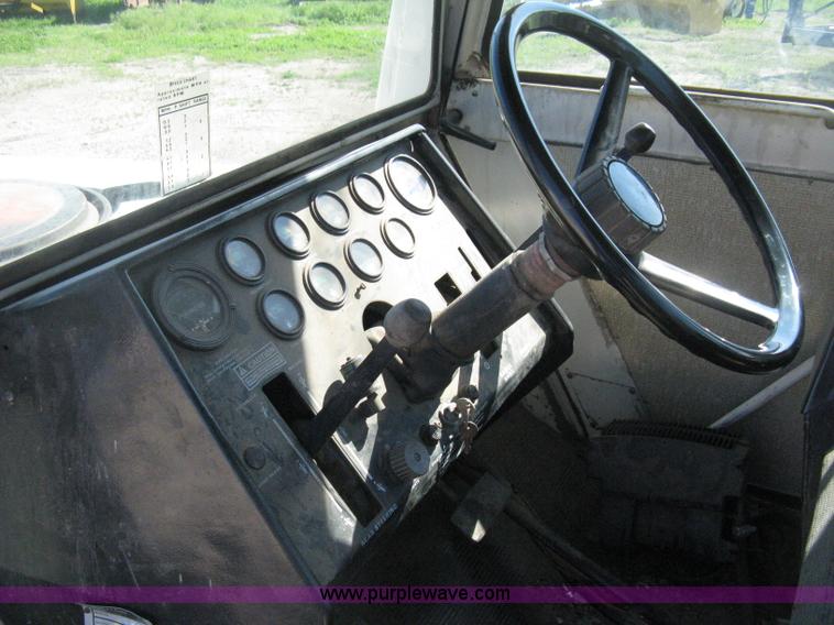 image for item D8327 1974 Case 2470 Traction King 4WD tractor