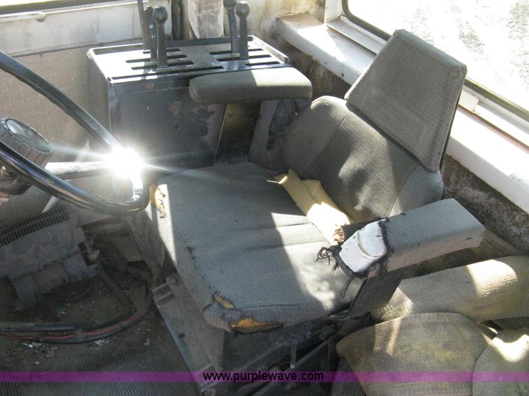 image for item D8327 1974 Case 2470 Traction King 4WD tractor