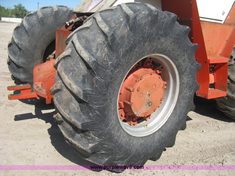 image for item D8327 1974 Case 2470 Traction King 4WD tractor
