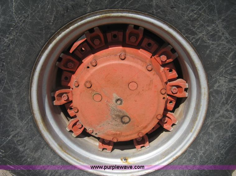 image for item D8327 1974 Case 2470 Traction King 4WD tractor