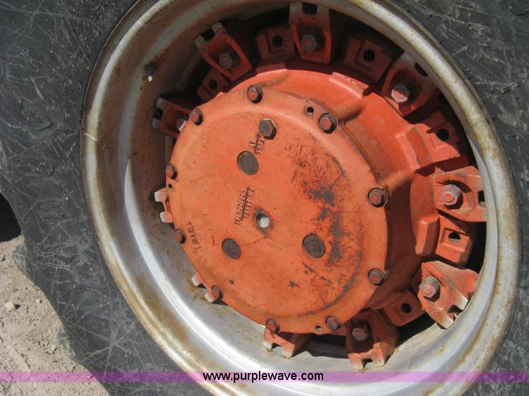 image for item D8327 1974 Case 2470 Traction King 4WD tractor