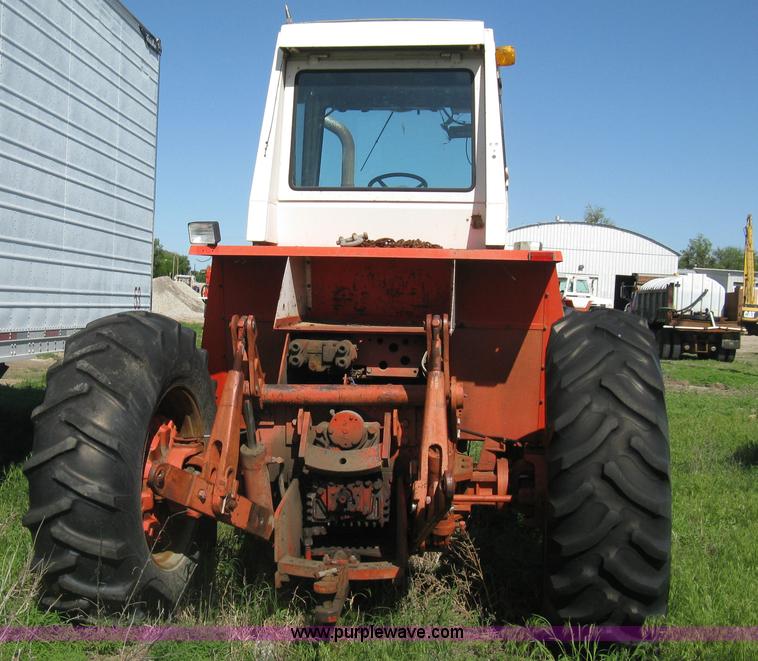 image for item D8328 1976 Case 2470 Traction 4WD tractor