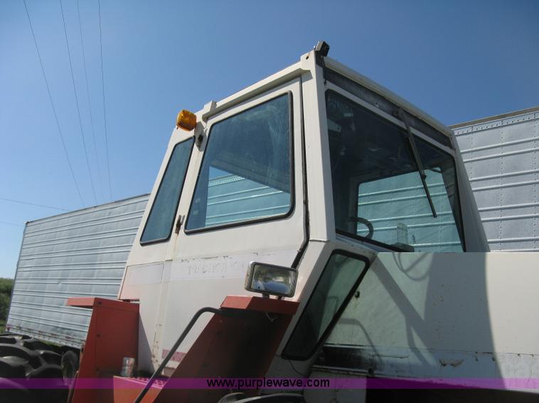 image for item D8328 1976 Case 2470 Traction 4WD tractor