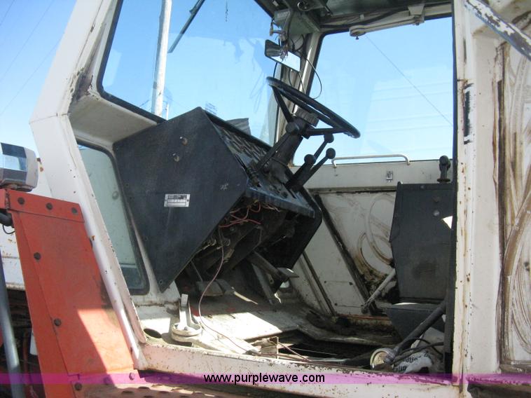 image for item D8328 1976 Case 2470 Traction 4WD tractor