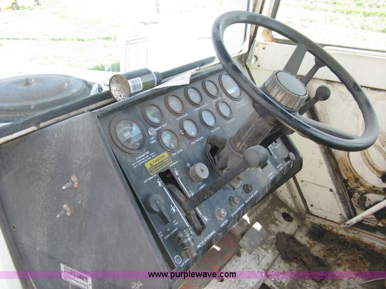 image for item D8328 1976 Case 2470 Traction 4WD tractor