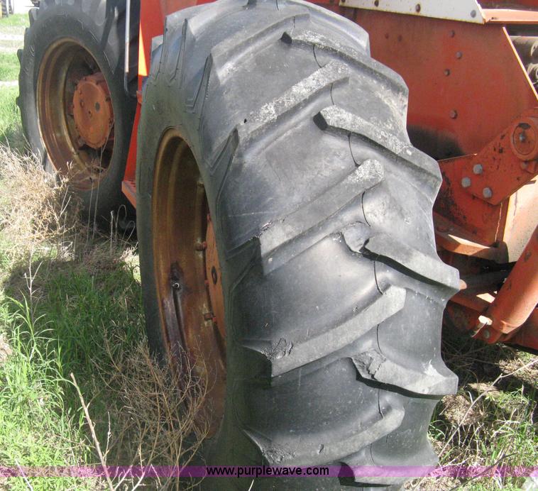 image for item D8328 1976 Case 2470 Traction 4WD tractor