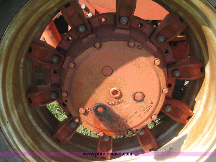 image for item D8328 1976 Case 2470 Traction 4WD tractor